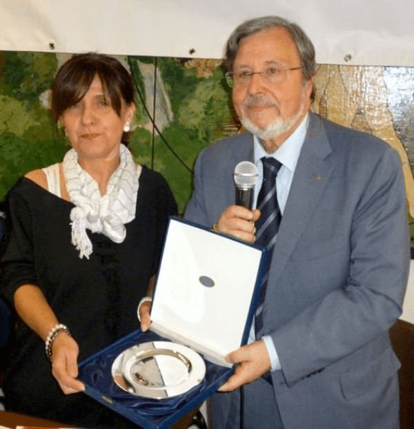 Carignani dona una targa ricordo a Alessandra Rotondi